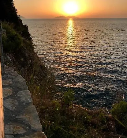 Amos At Aquamarine Vlore