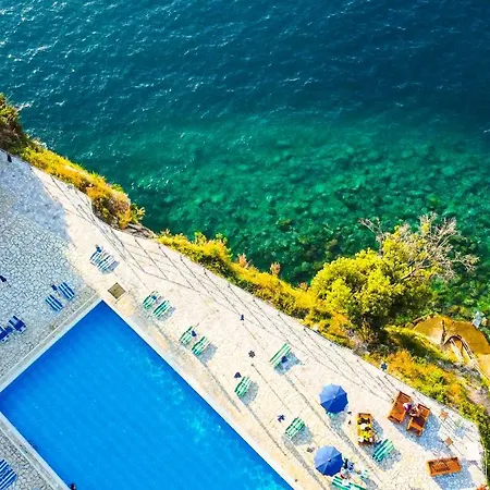 Amos At Aquamarine Villa *