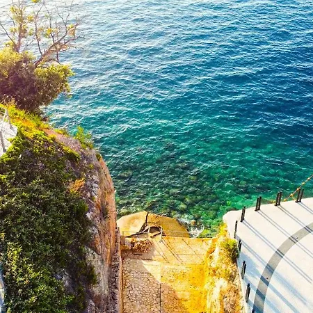 Amos At Aquamarine Villa Vlorë