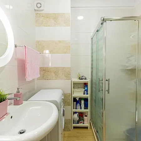 Amos At Aquamarine Villa Vlorë