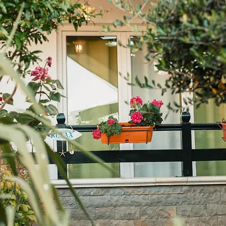 Amos At Aquamarine Villa Vlore