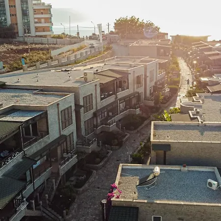 Amos At Aquamarine * Vlorë