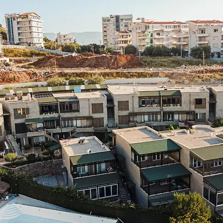 Amos At Aquamarine * Vlorë