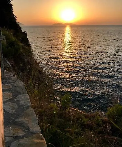 Amos At Aquamarine Vlorë