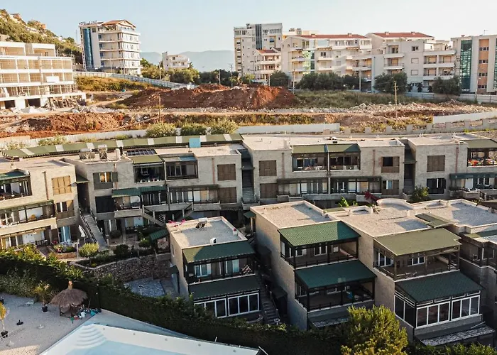 Amos At Aquamarine * Vlorë