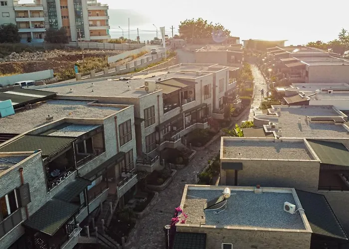 Amos At Aquamarine * Vlorë